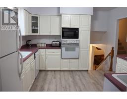 96 Colonial Avenue thumbnail 8