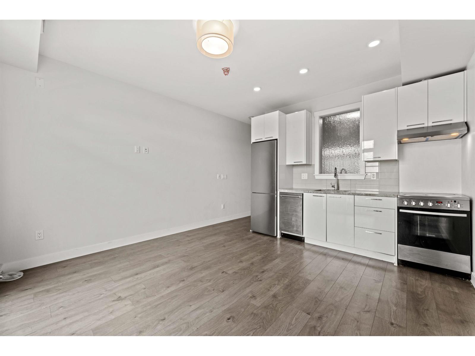 305 20686 EASTLEIGH CRESCENT