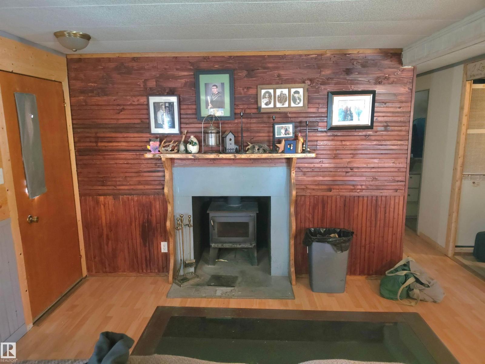 4916 47 ST - 16