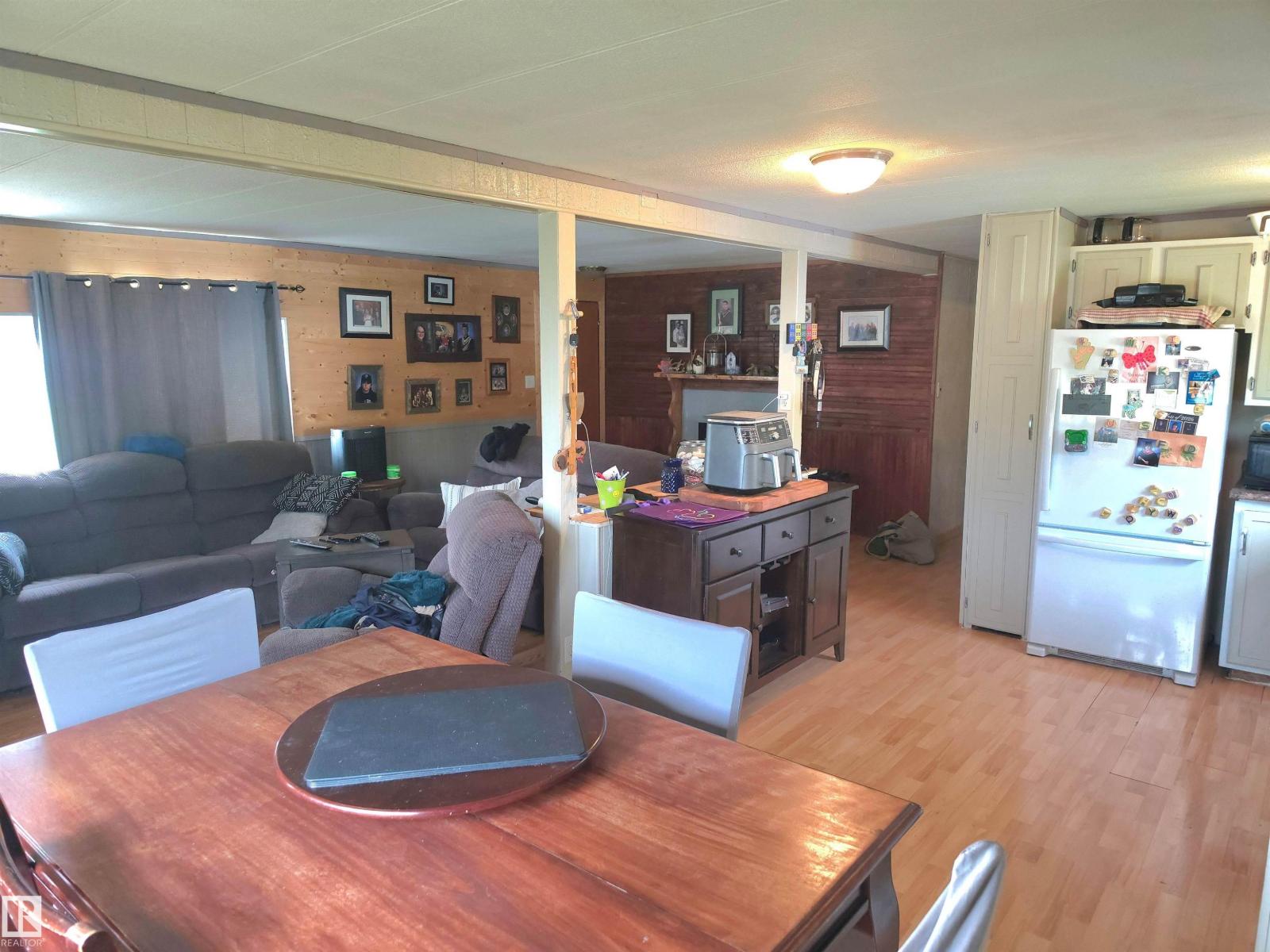 4916 47 ST - 21