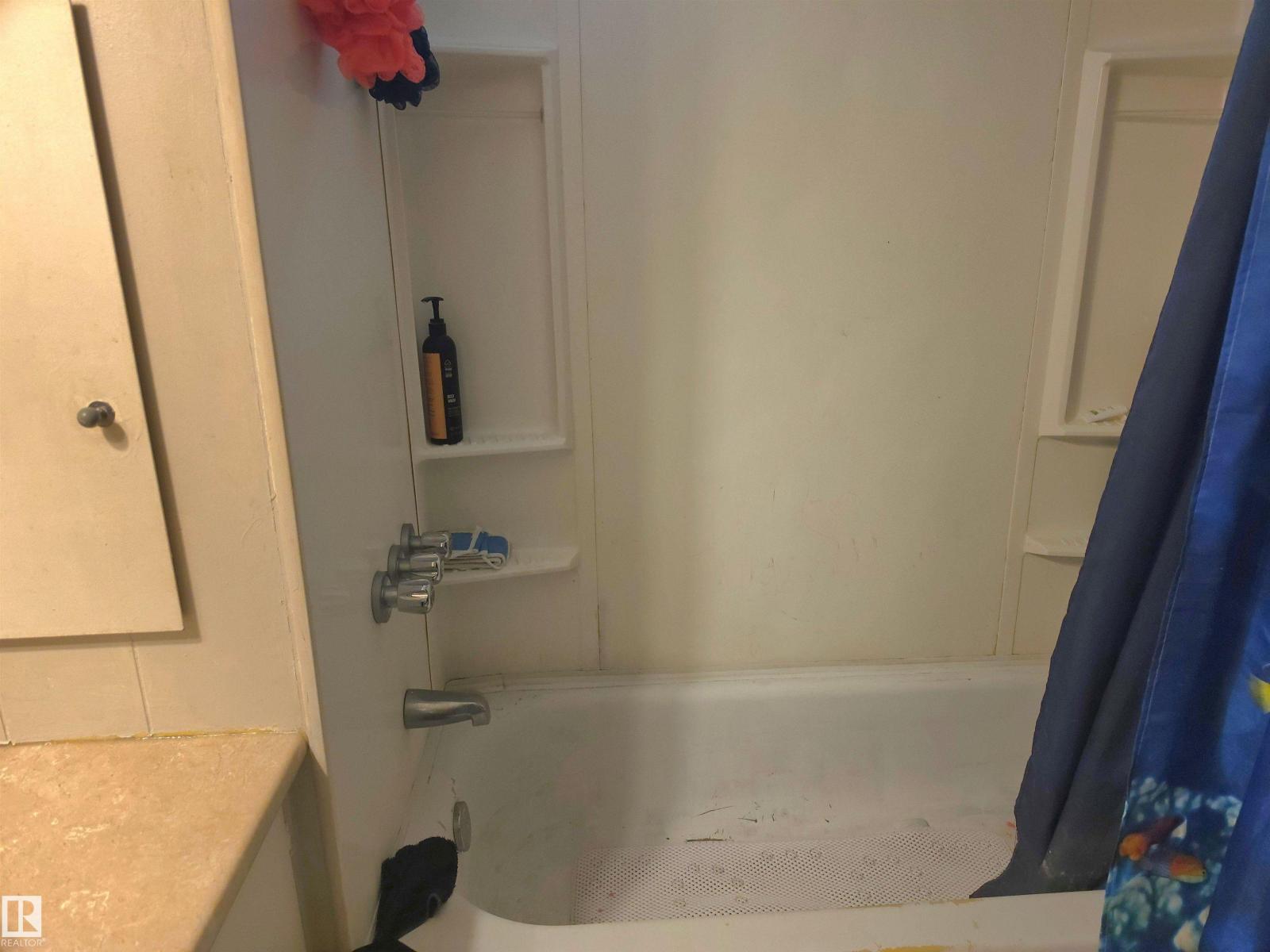 4916 47 ST - 24