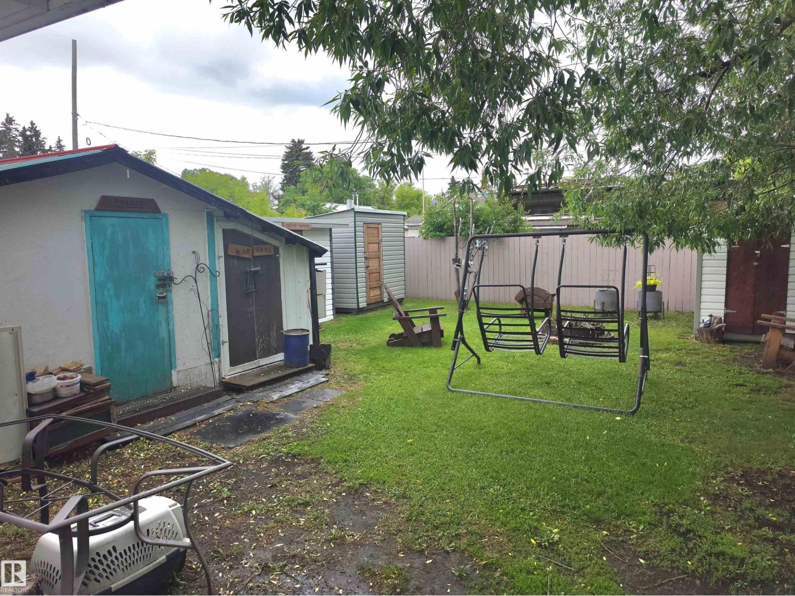 4916 47 ST - 8