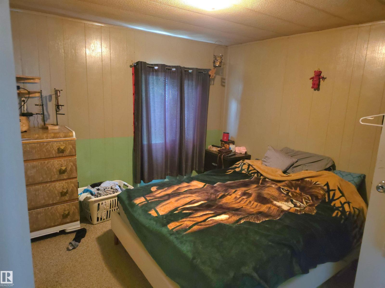 4916 47 ST - 25