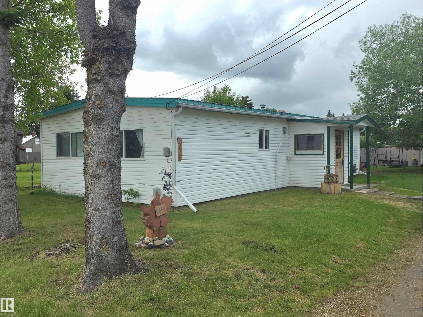 4916 47 ST - 1