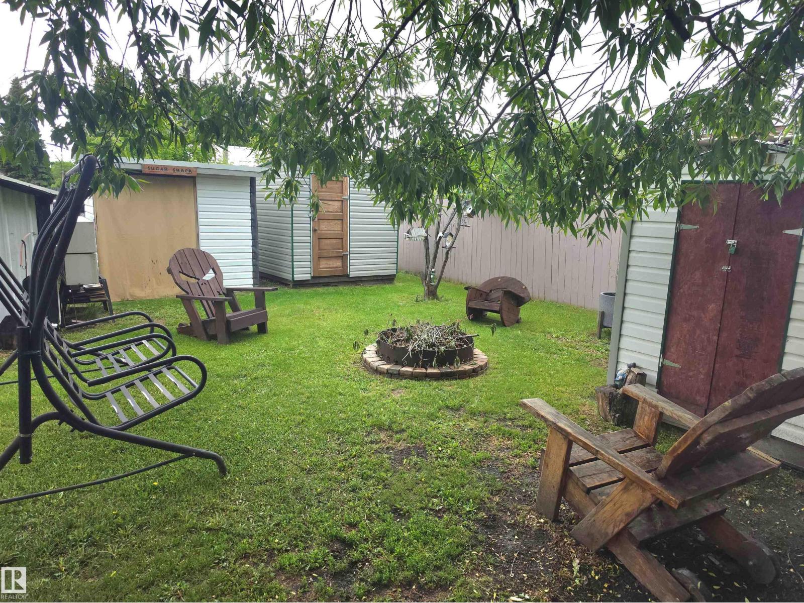 4916 47 ST - 10