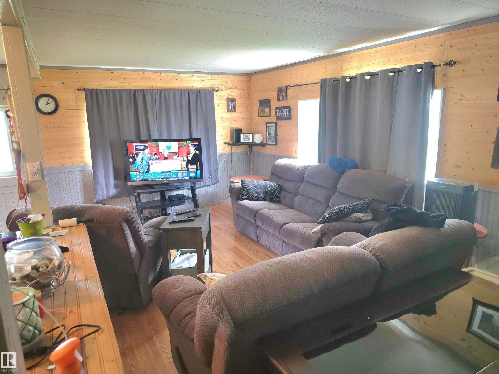 4916 47 ST - 15