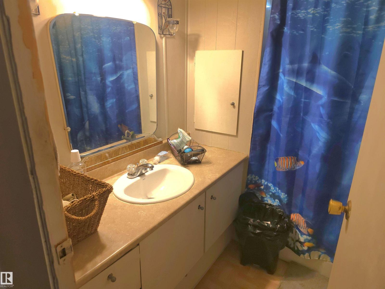 4916 47 ST - 22