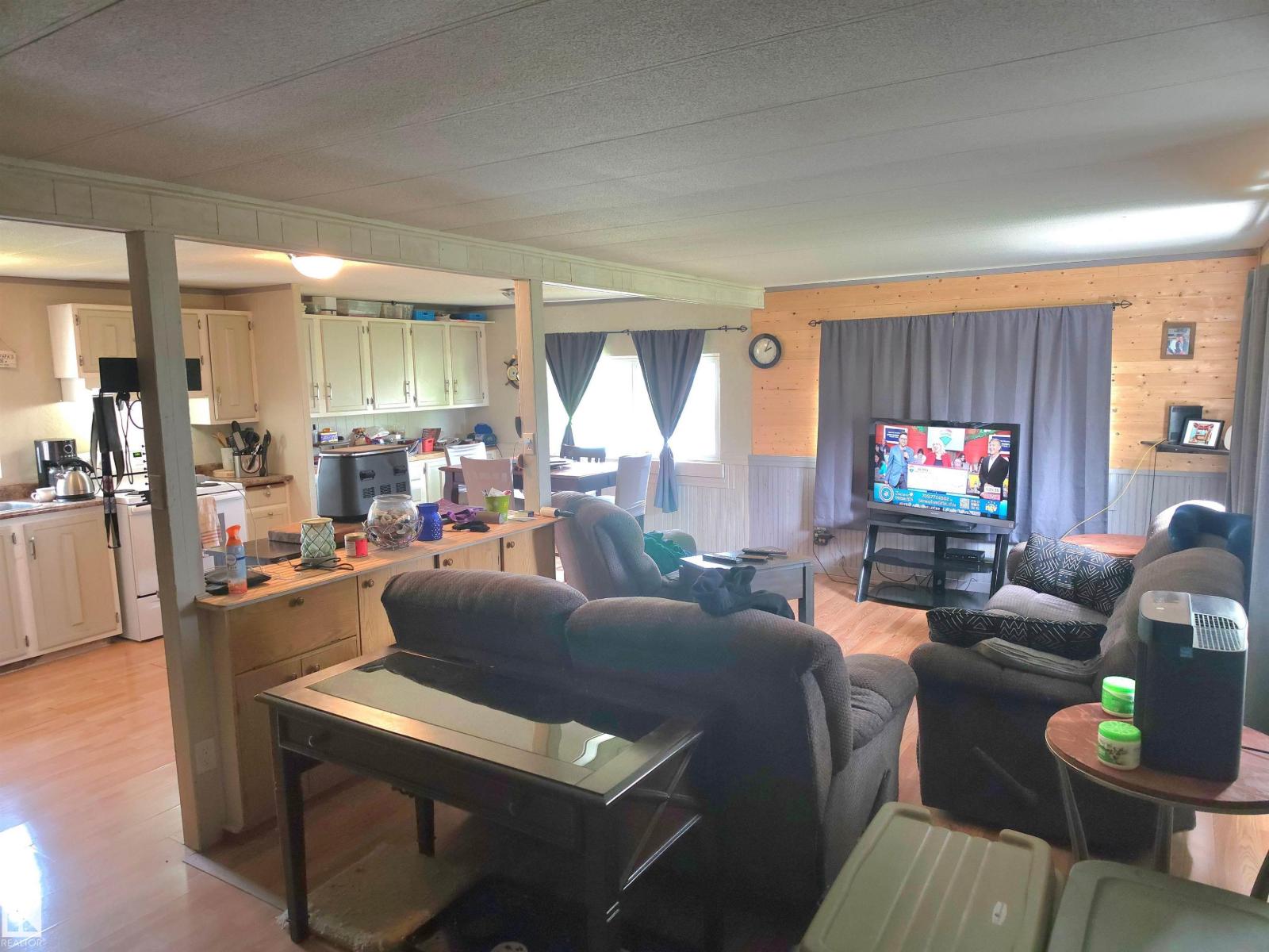 4916 47 ST - 18