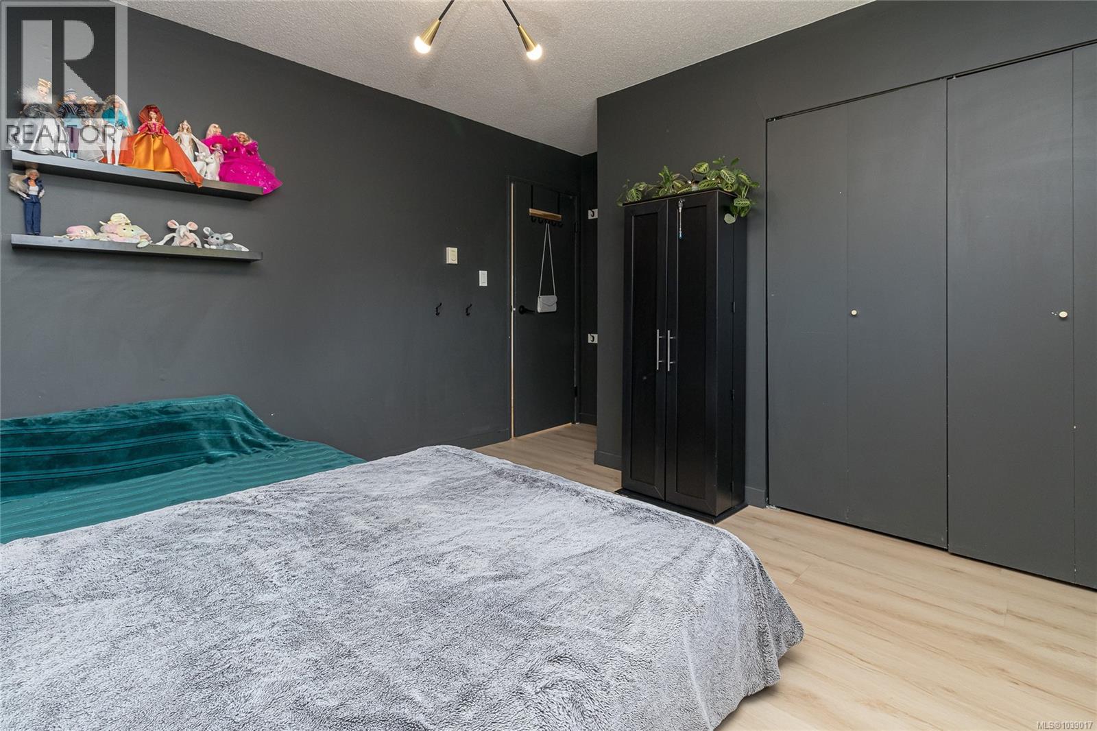 #205 3160 Irma St - 23