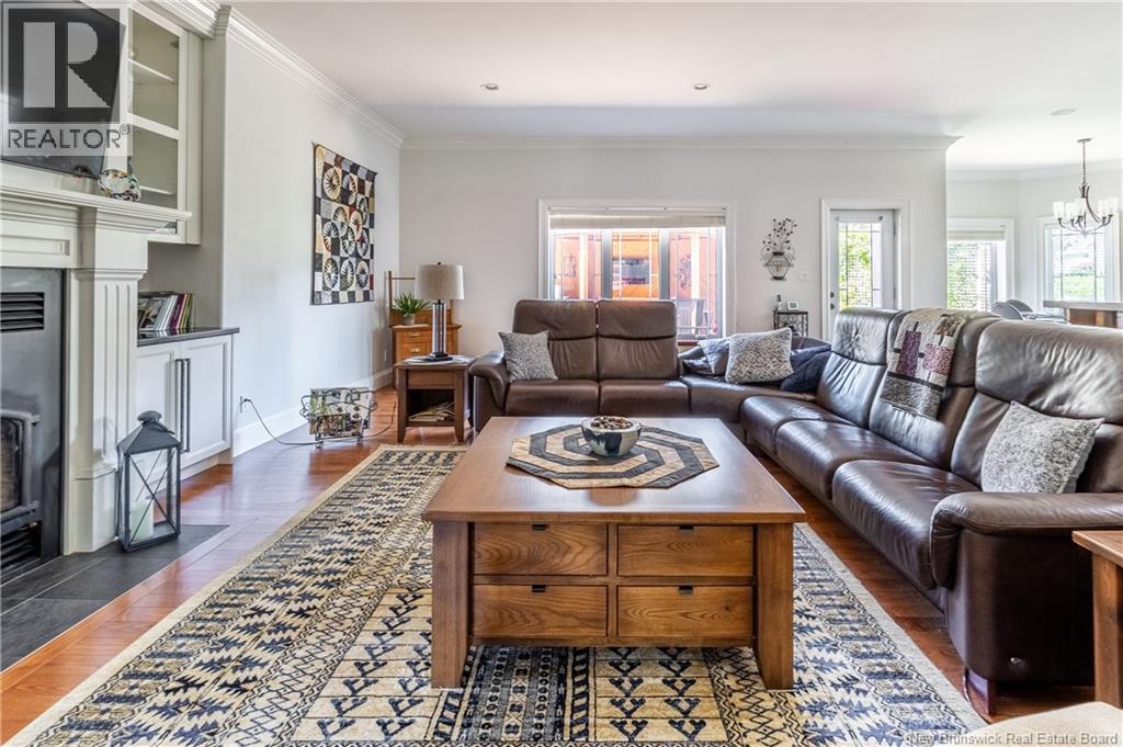 131 Creighton Street North - 27