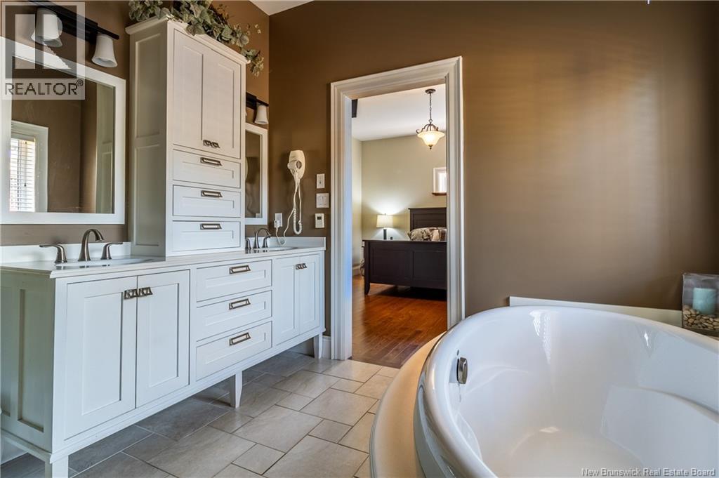 131 Creighton Street North - 39