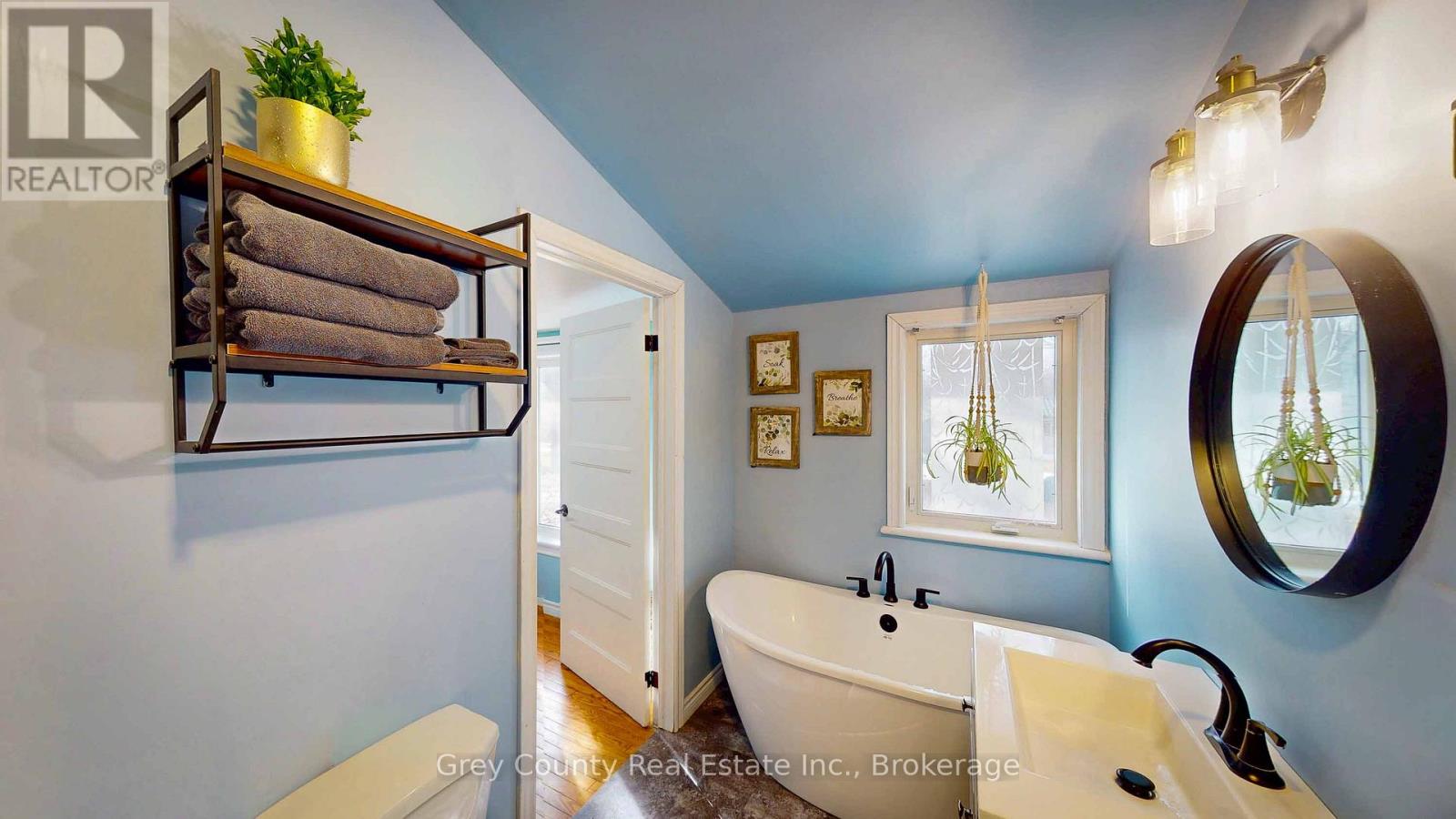 120 MARK STREET W - 28