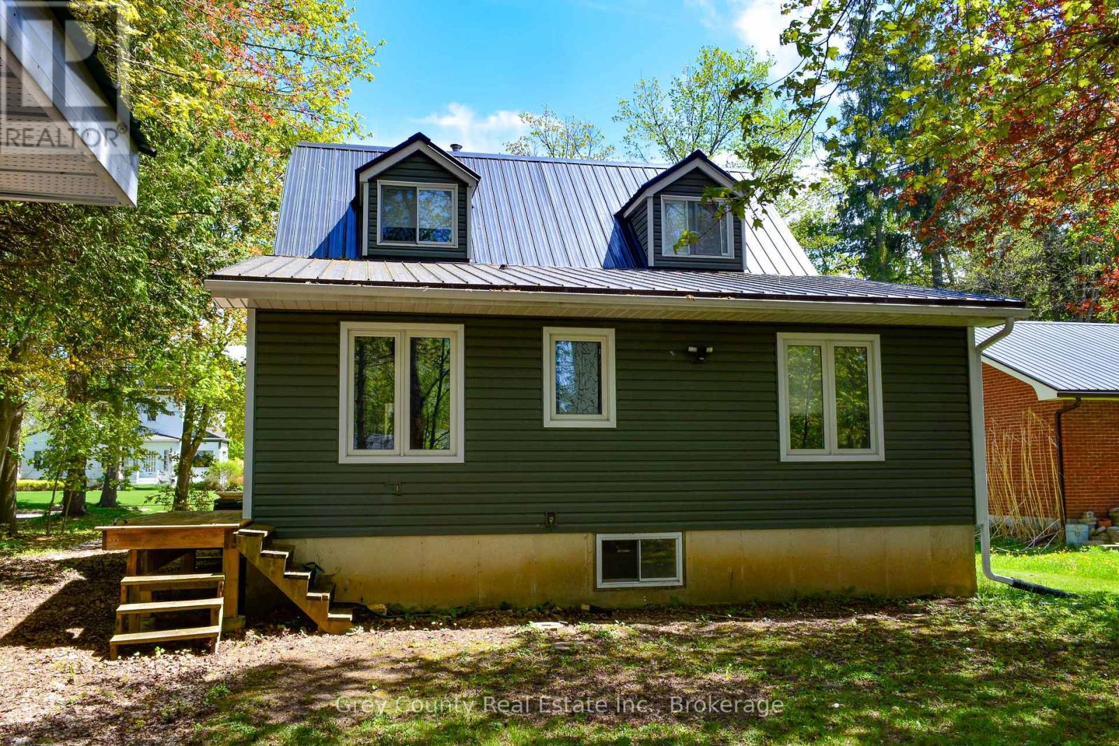 120 MARK STREET W - 44