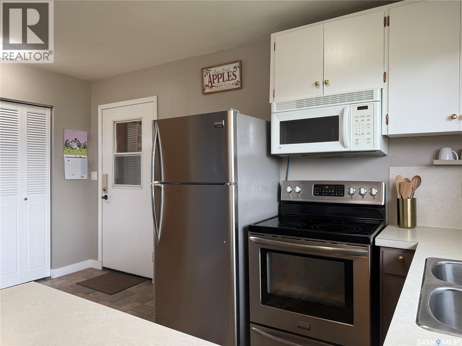 401 Golspie STREET — photo 13