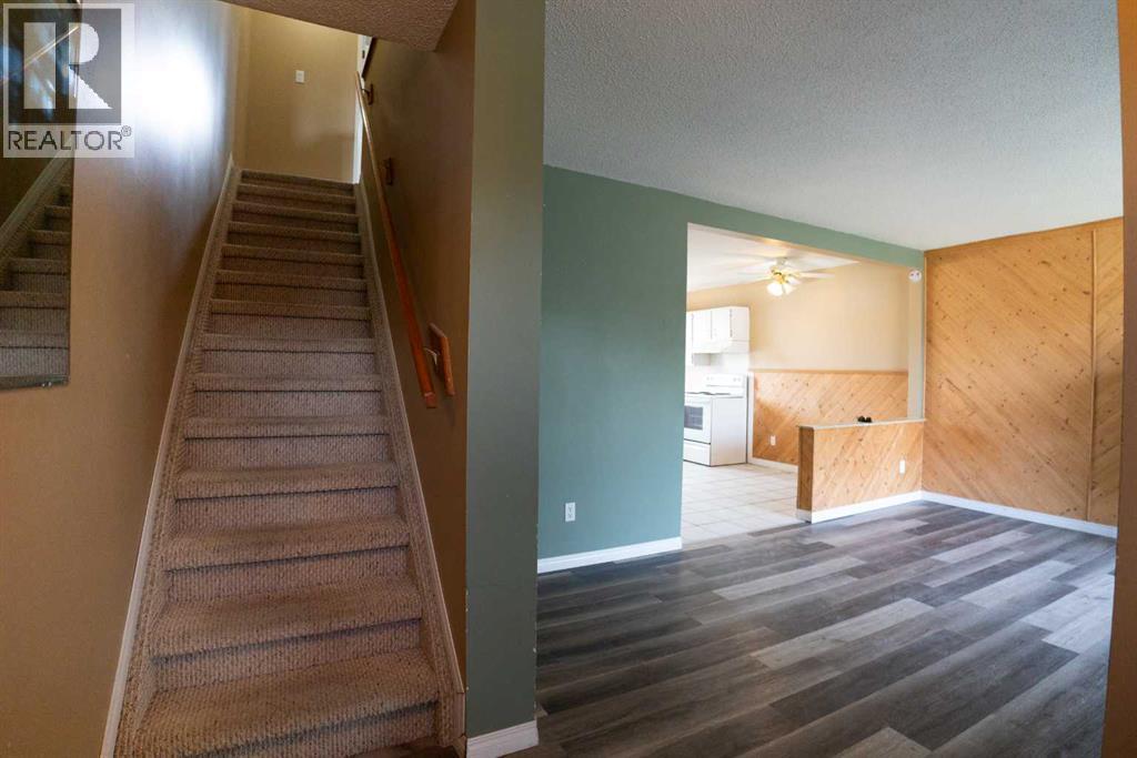 10012 79 Avenue - photo 2