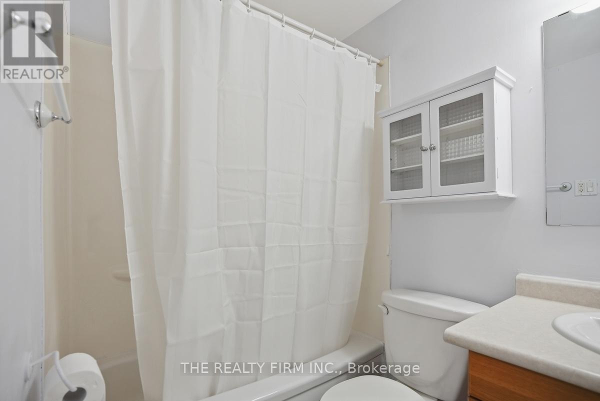 #10 1919 TRAFALGAR STREET - 16