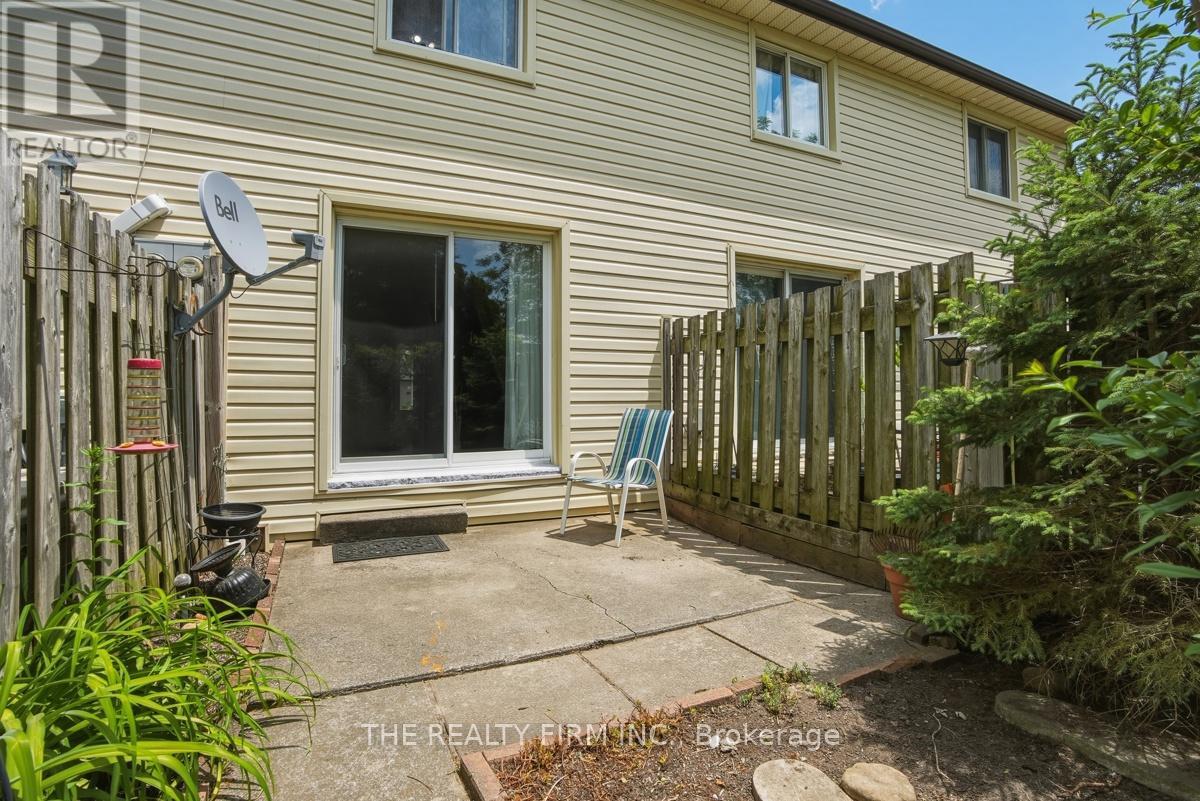 #10 1919 TRAFALGAR STREET - 26