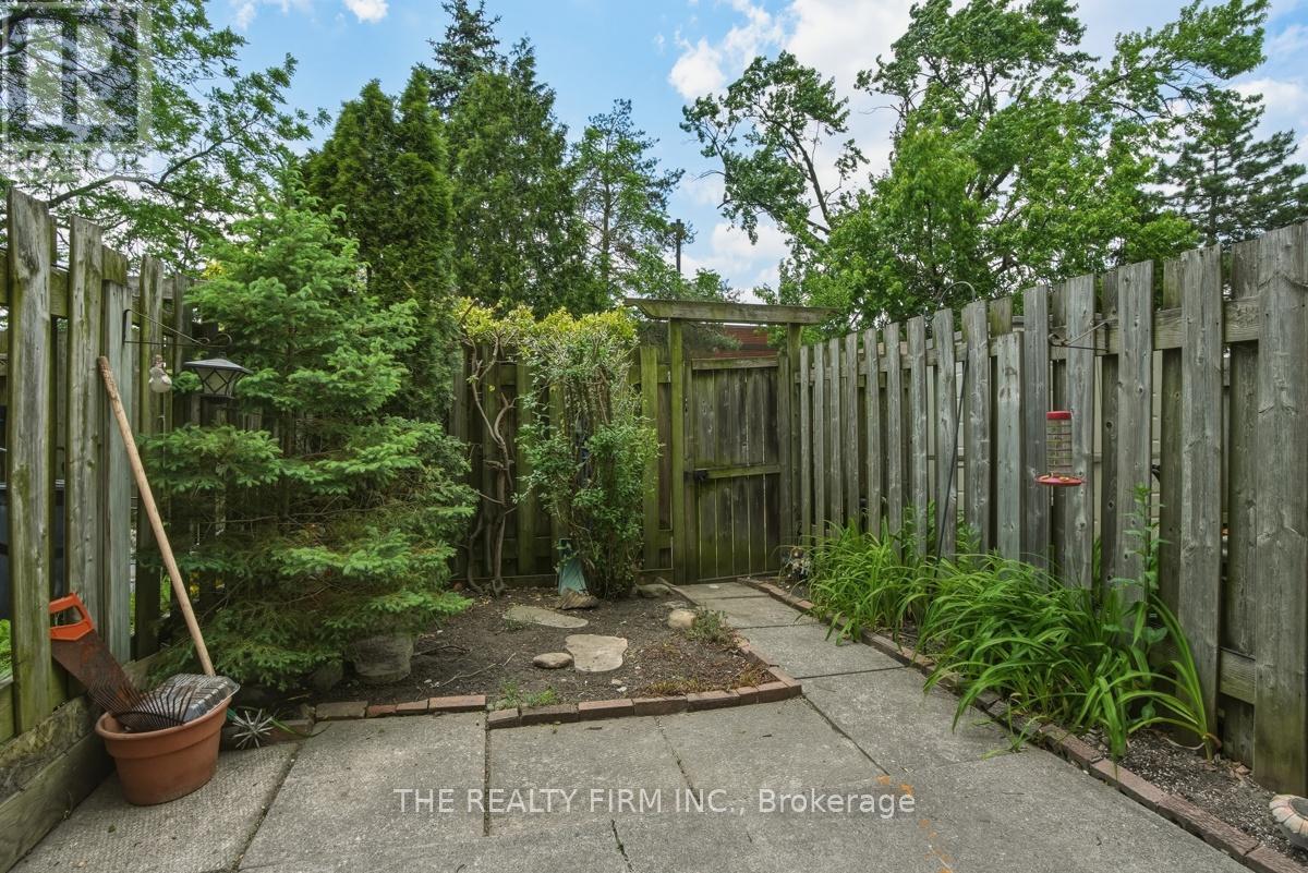 #10 1919 TRAFALGAR STREET - 29