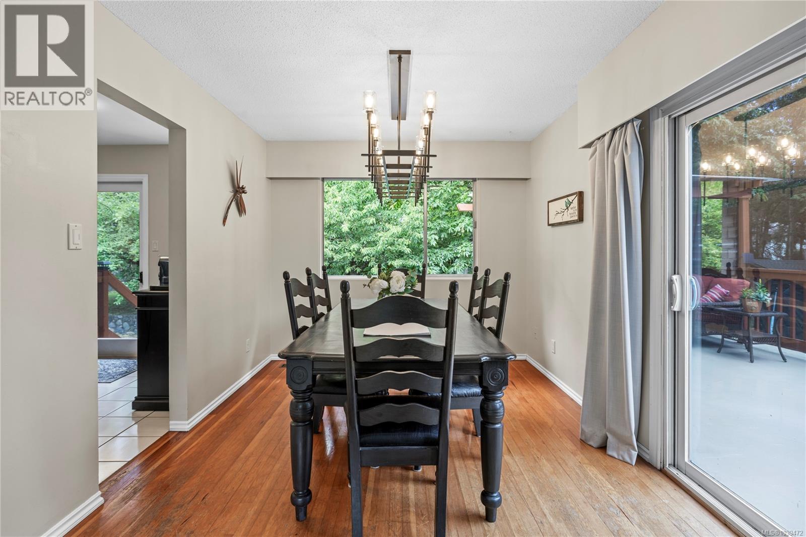 3348 Departure Bay Rd - 10