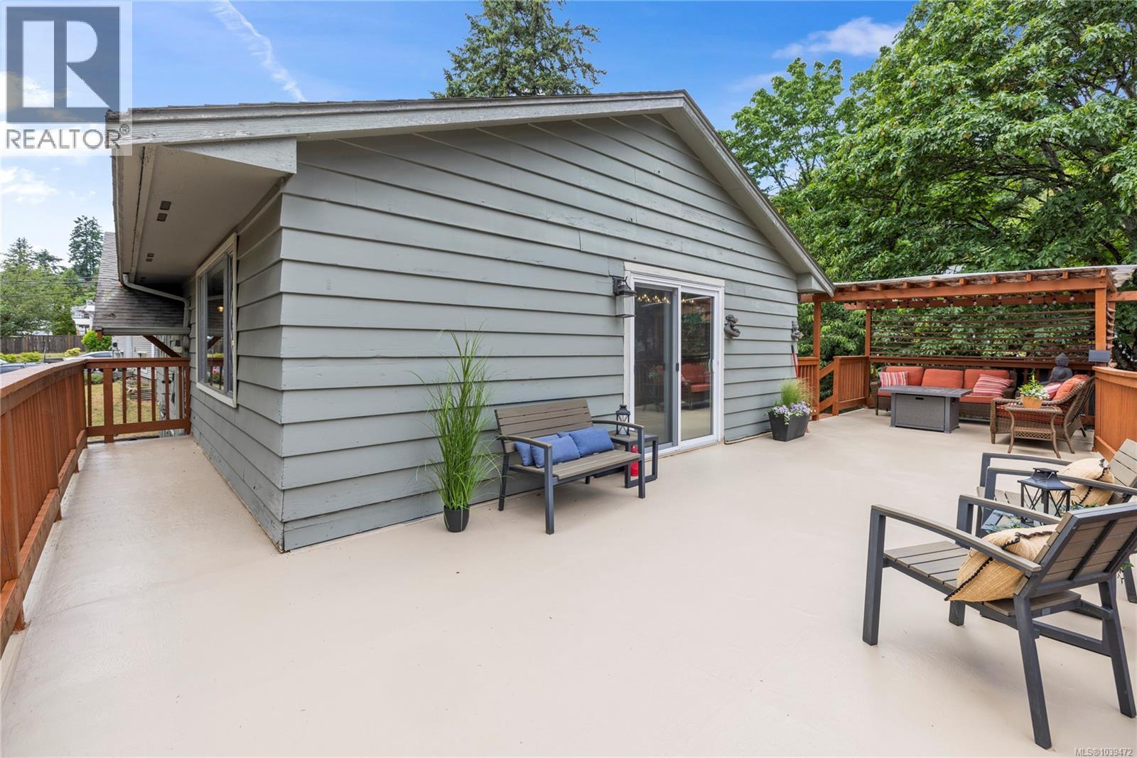 3348 Departure Bay Rd - 12