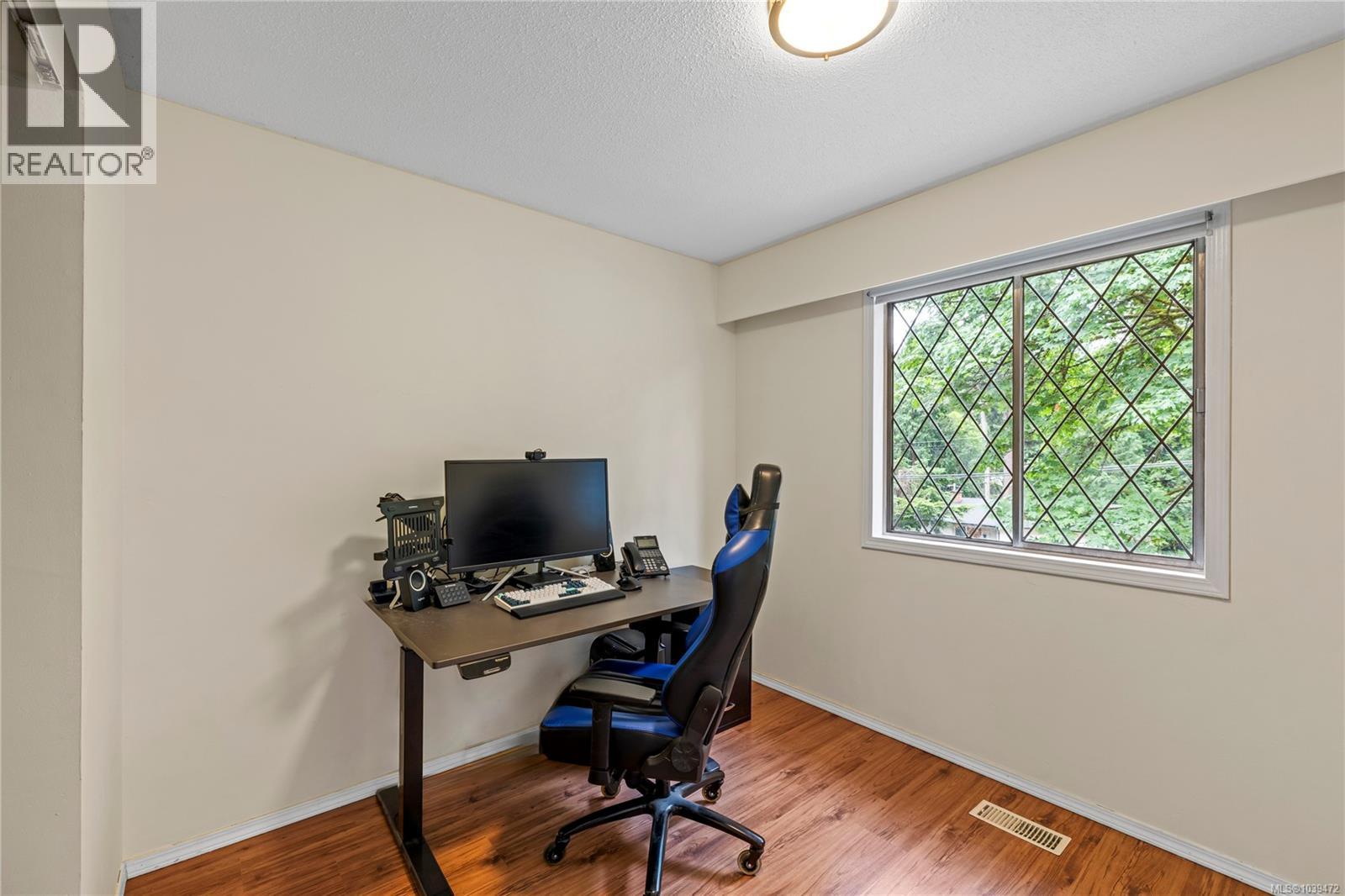 3348 Departure Bay Rd - 25