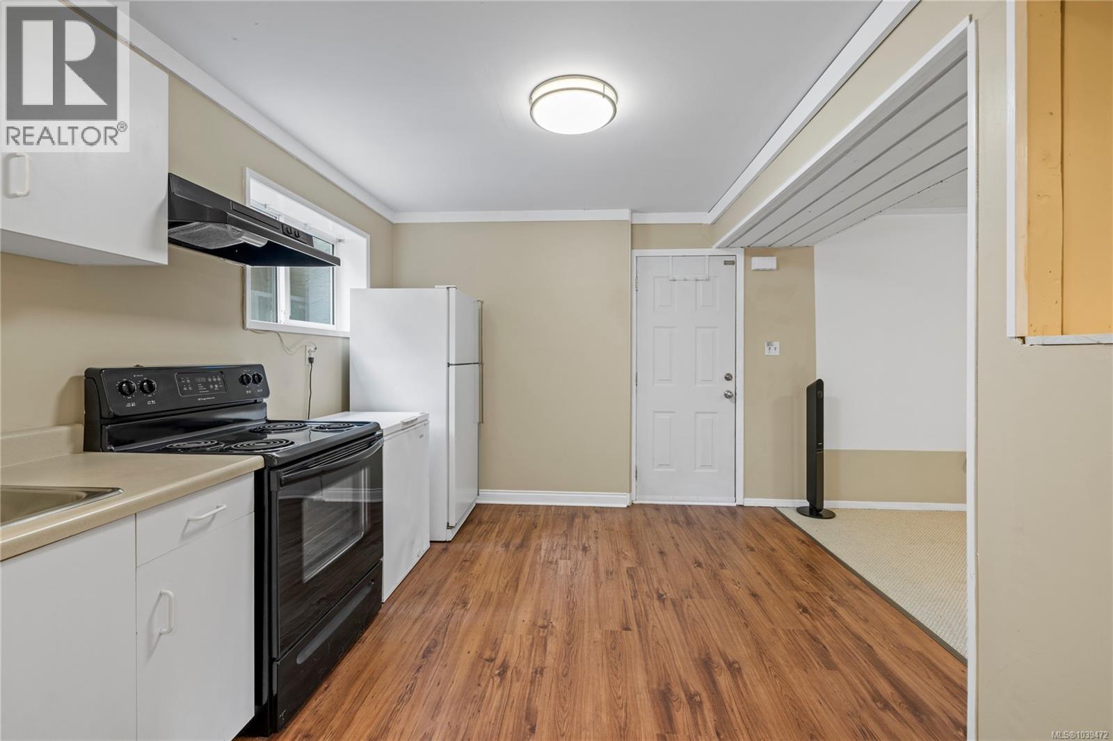 3348 Departure Bay Rd - 28