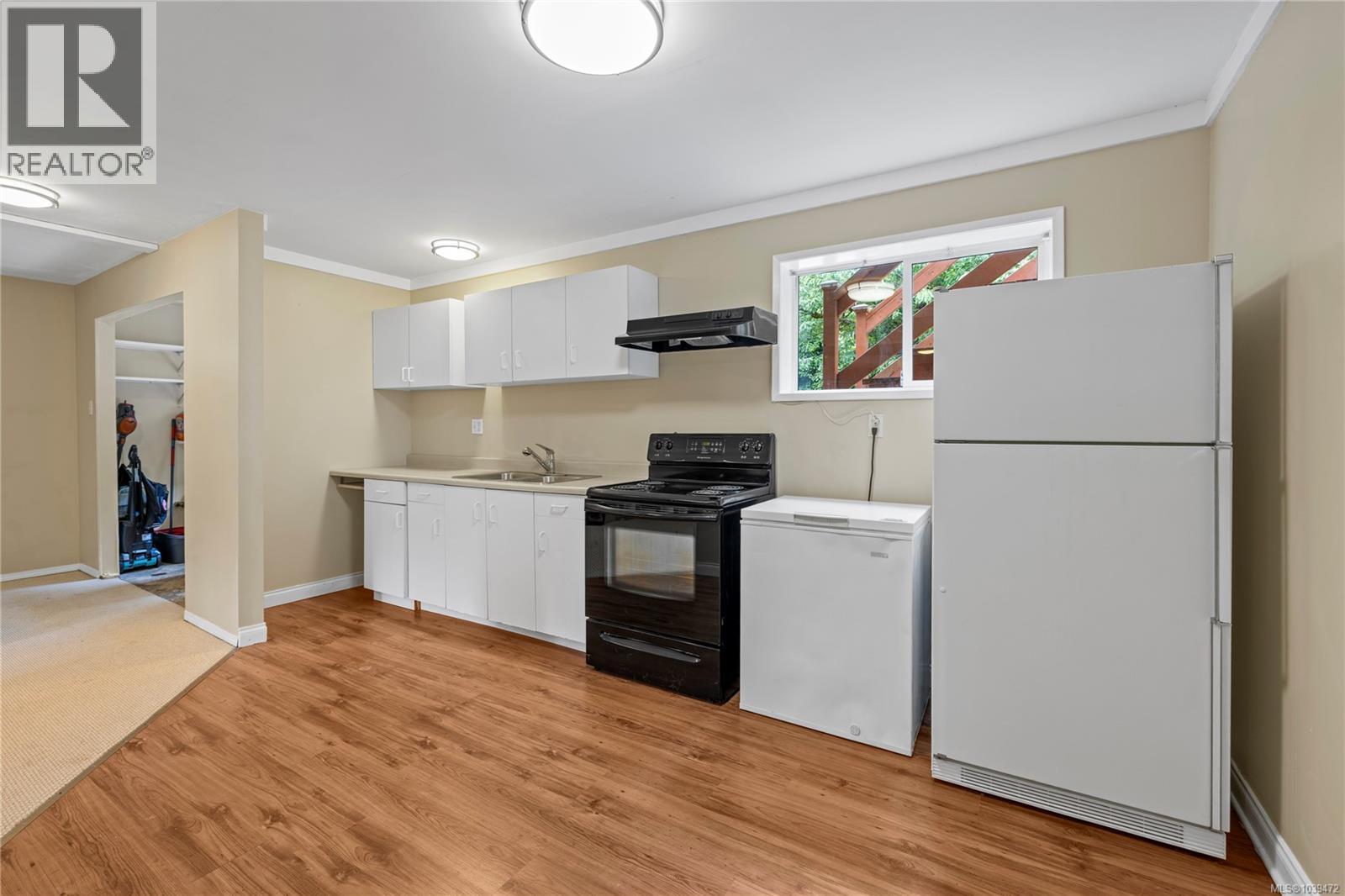 3348 Departure Bay Rd - 29