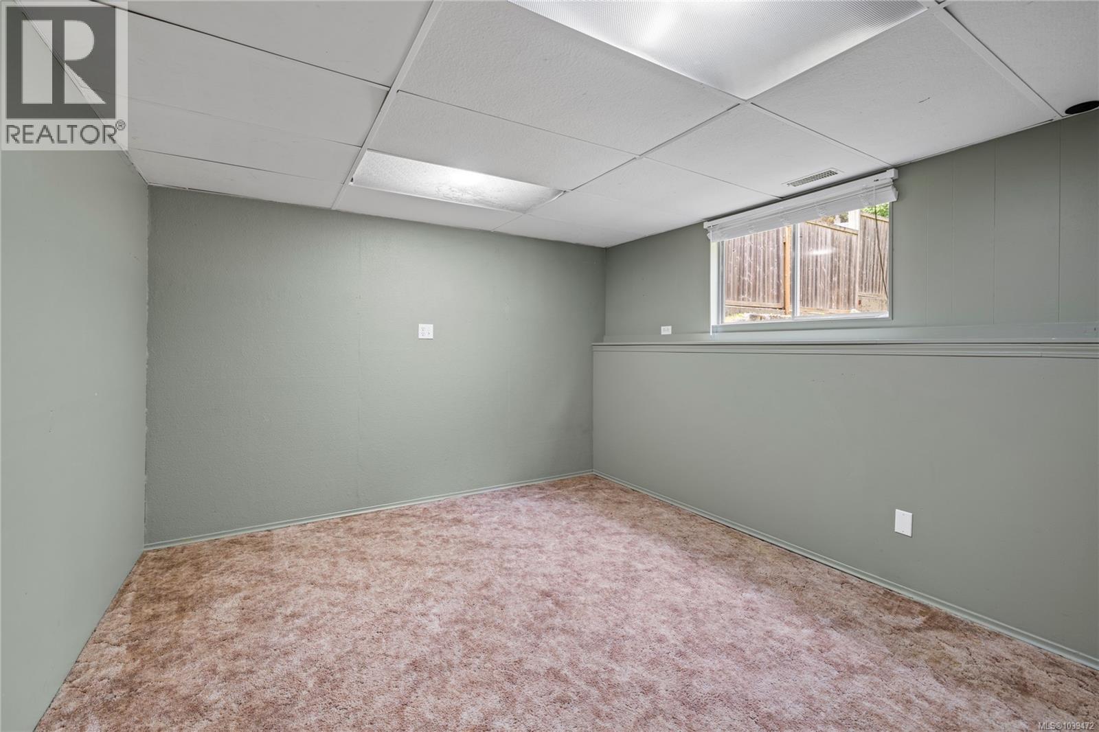 3348 Departure Bay Rd - 33