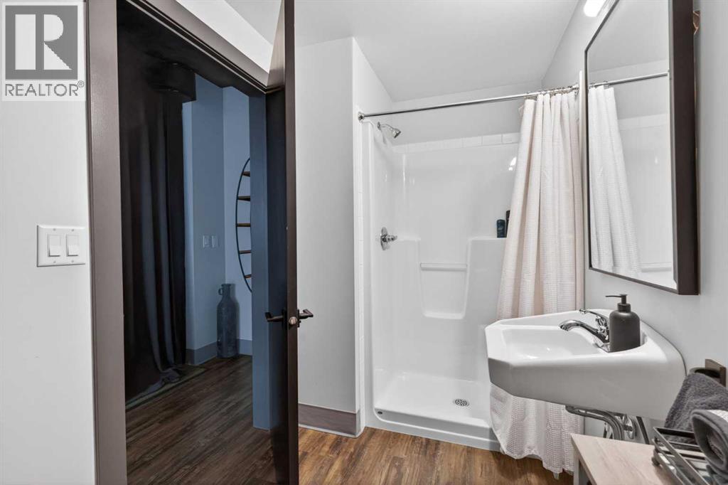 Main floor full bath