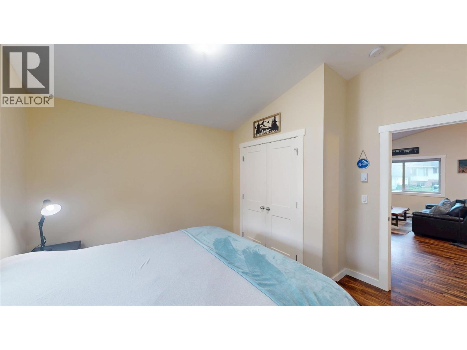 230 303 Avenue - 13