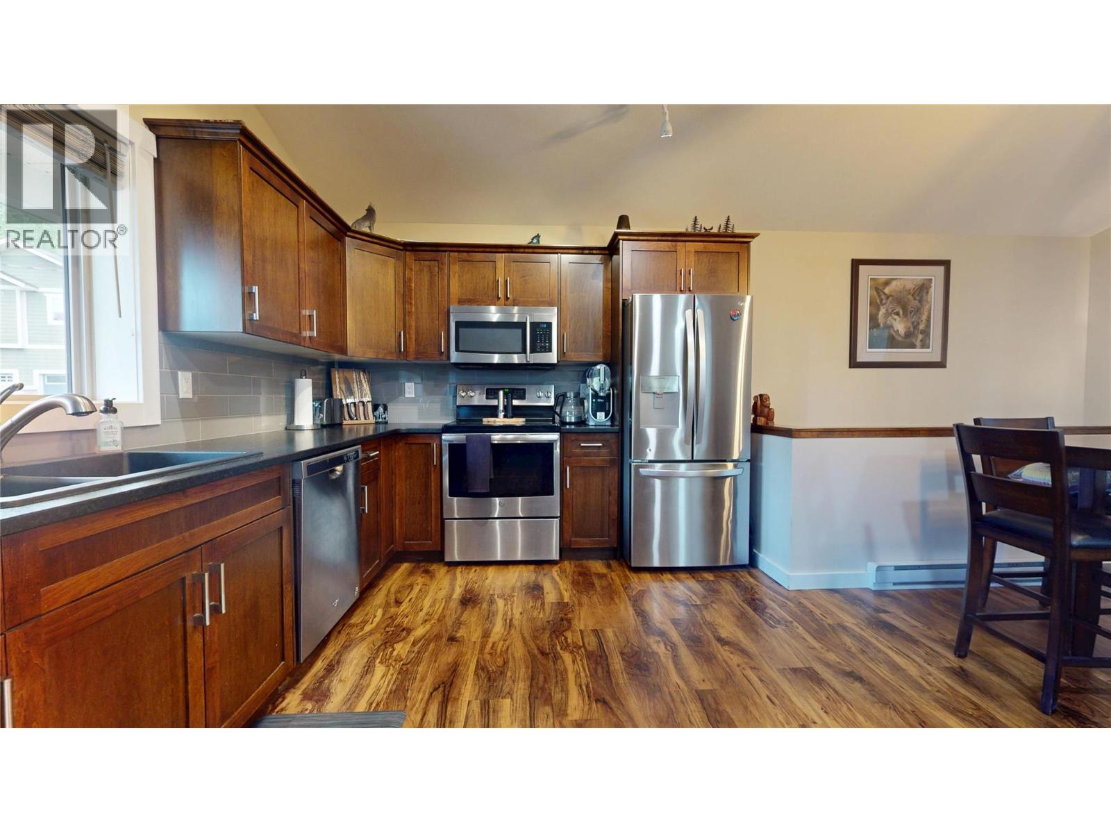 230 303 Avenue - 5