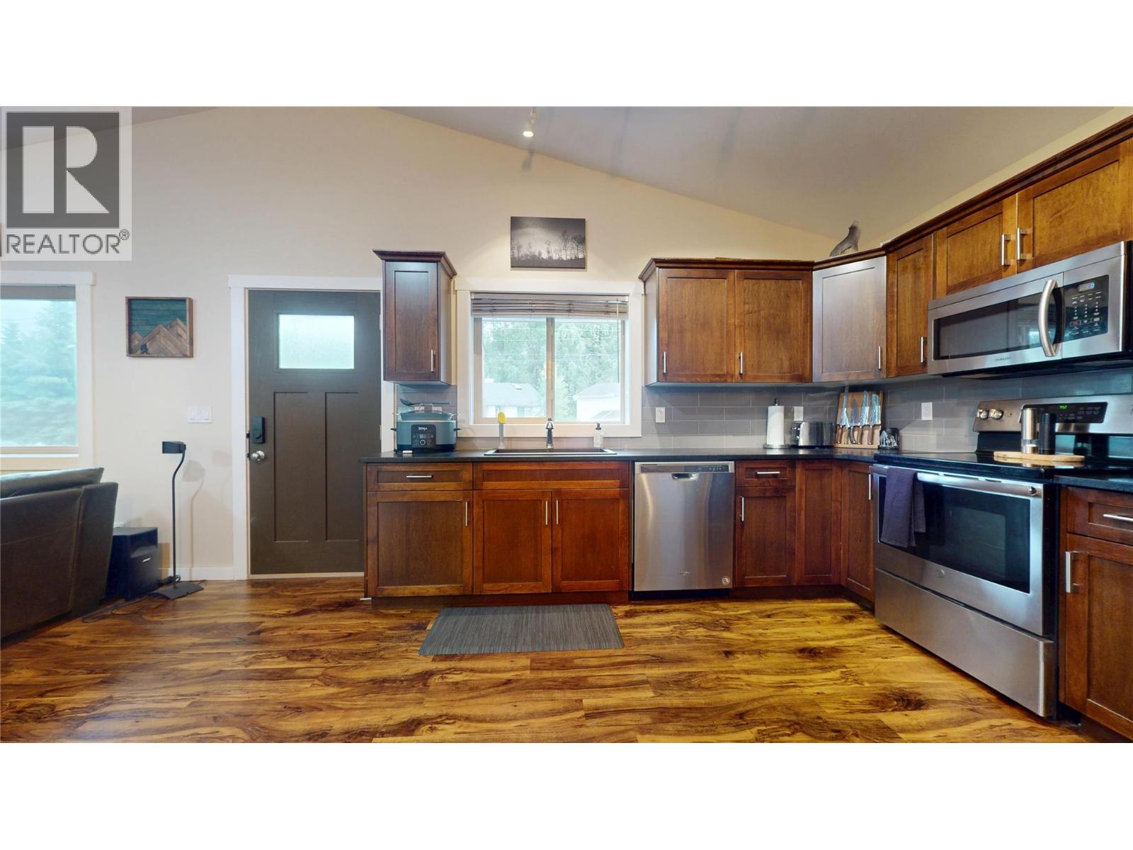 230 303 Avenue - 4