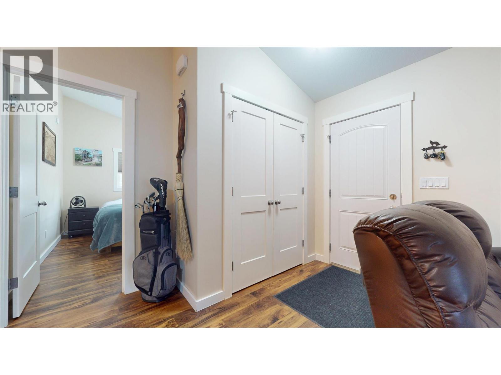 230 303 Avenue - 10