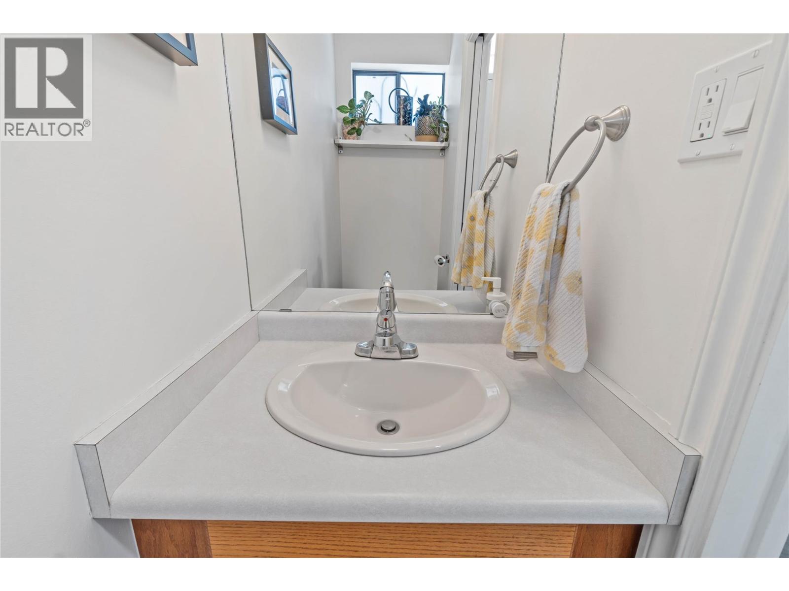 #13 145 NICOLA Street - 8