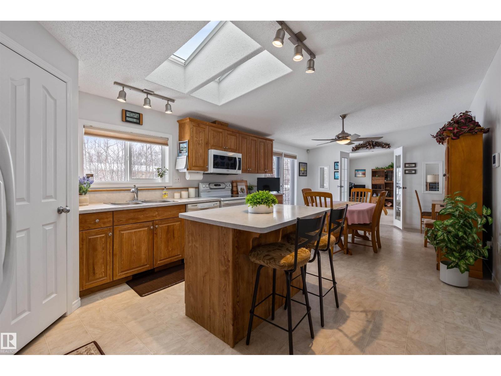 4901 48 AV — photo 14