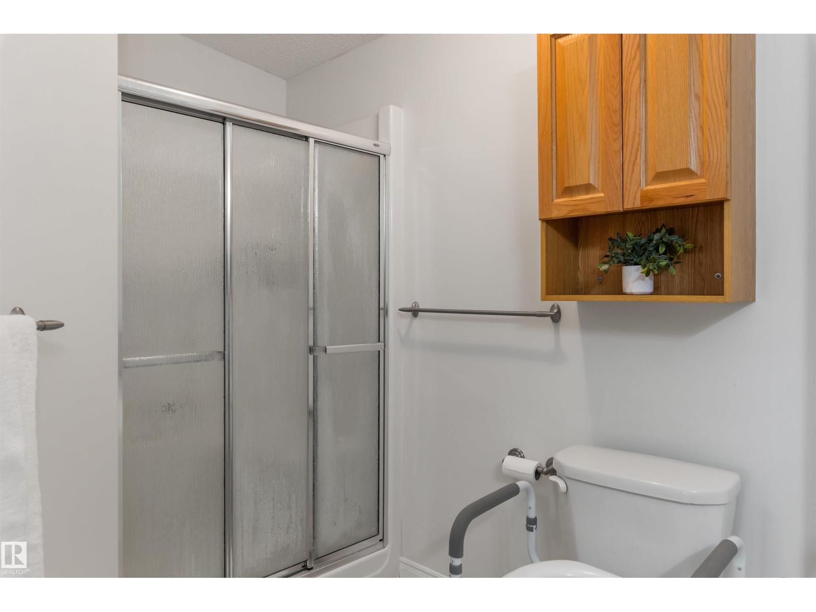 4901 48 AV — photo 35
