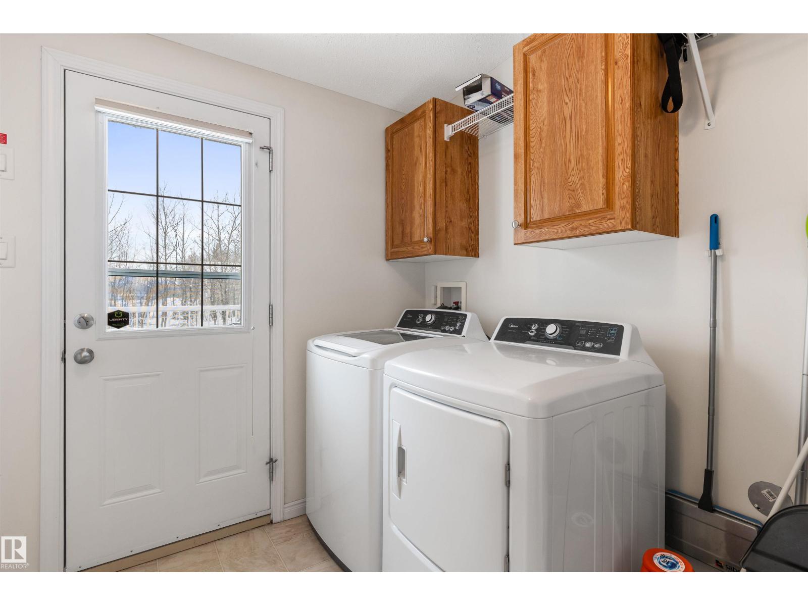 4901 48 AV — photo 29