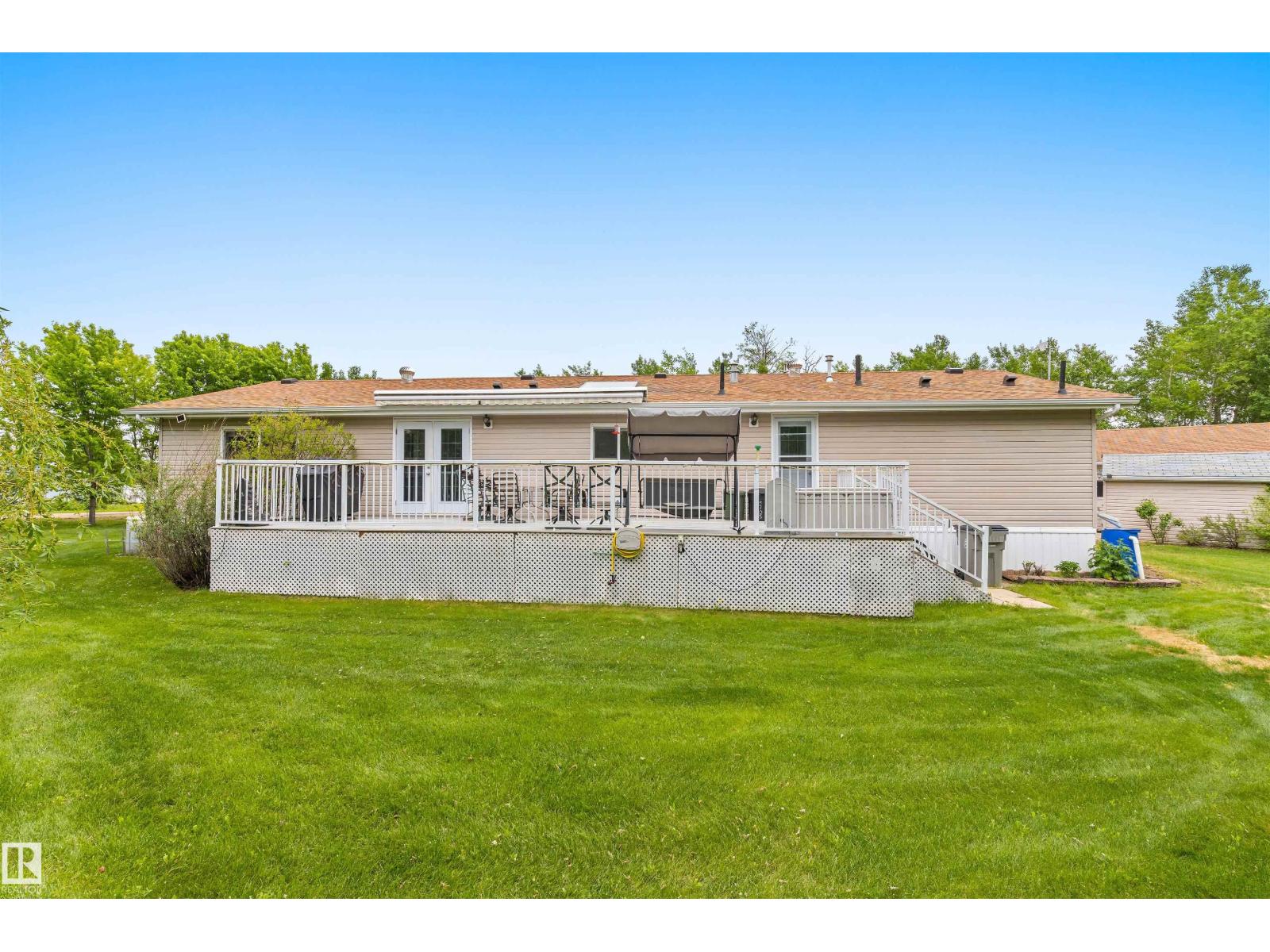 4901 48 AV — photo 50