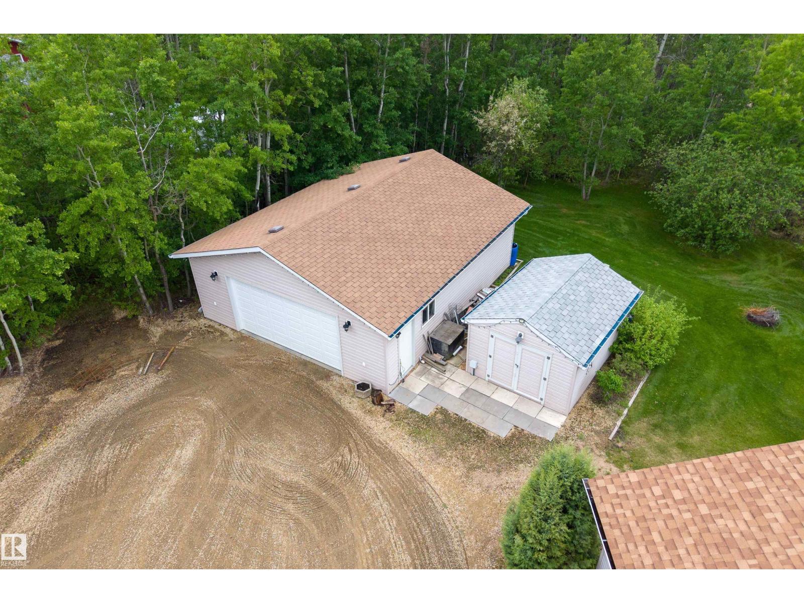 4901 48 AV — photo 73