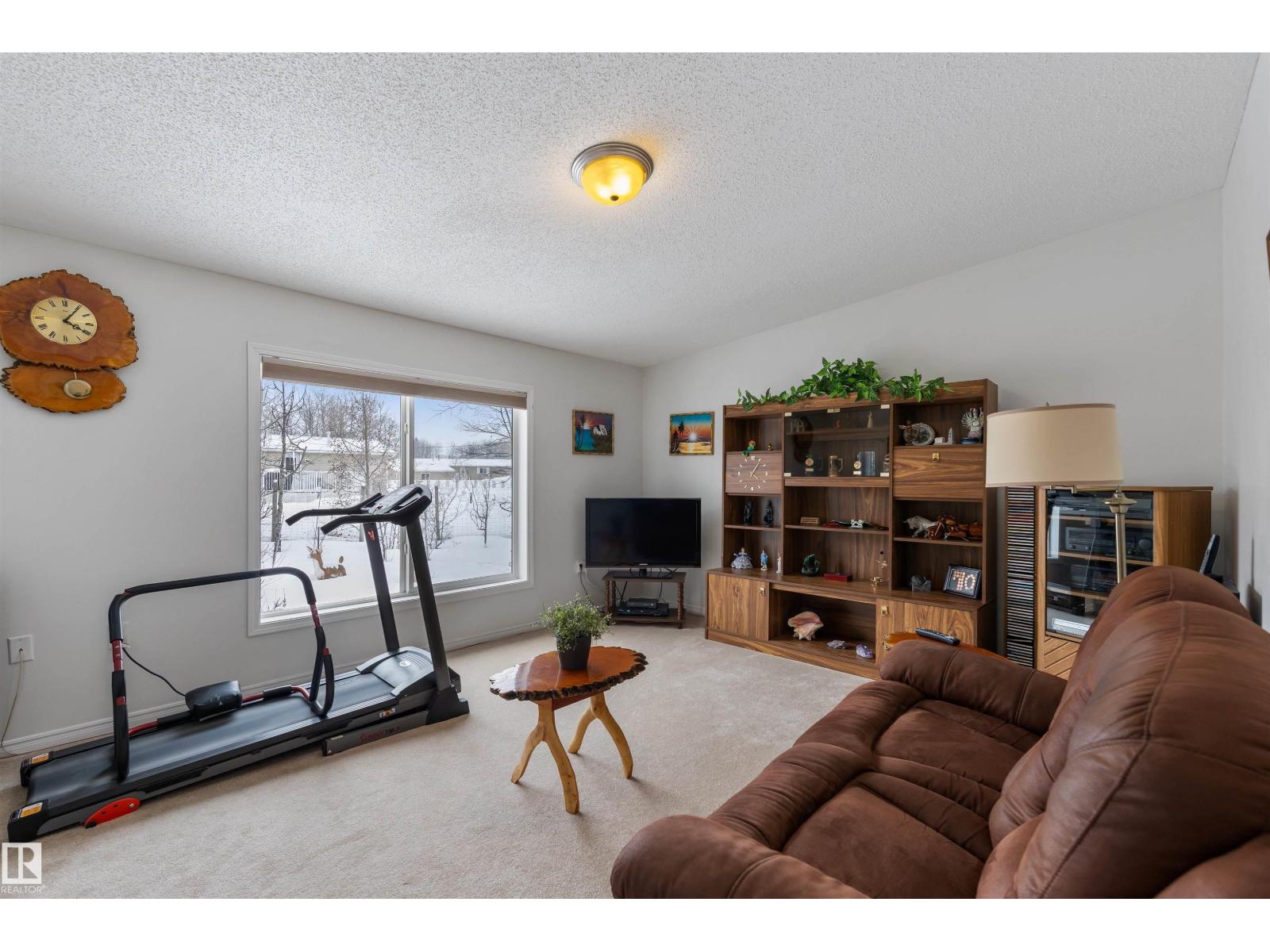4901 48 AV — photo 21