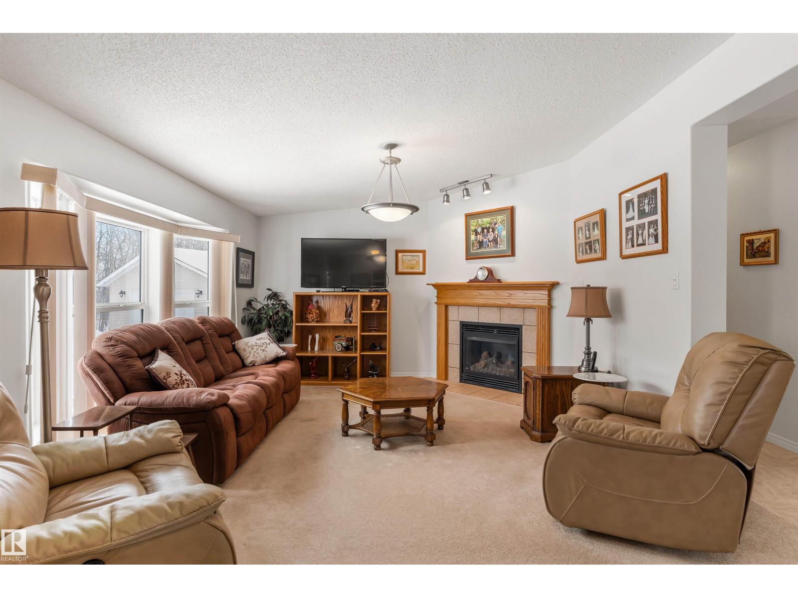 4901 48 AV — photo 10
