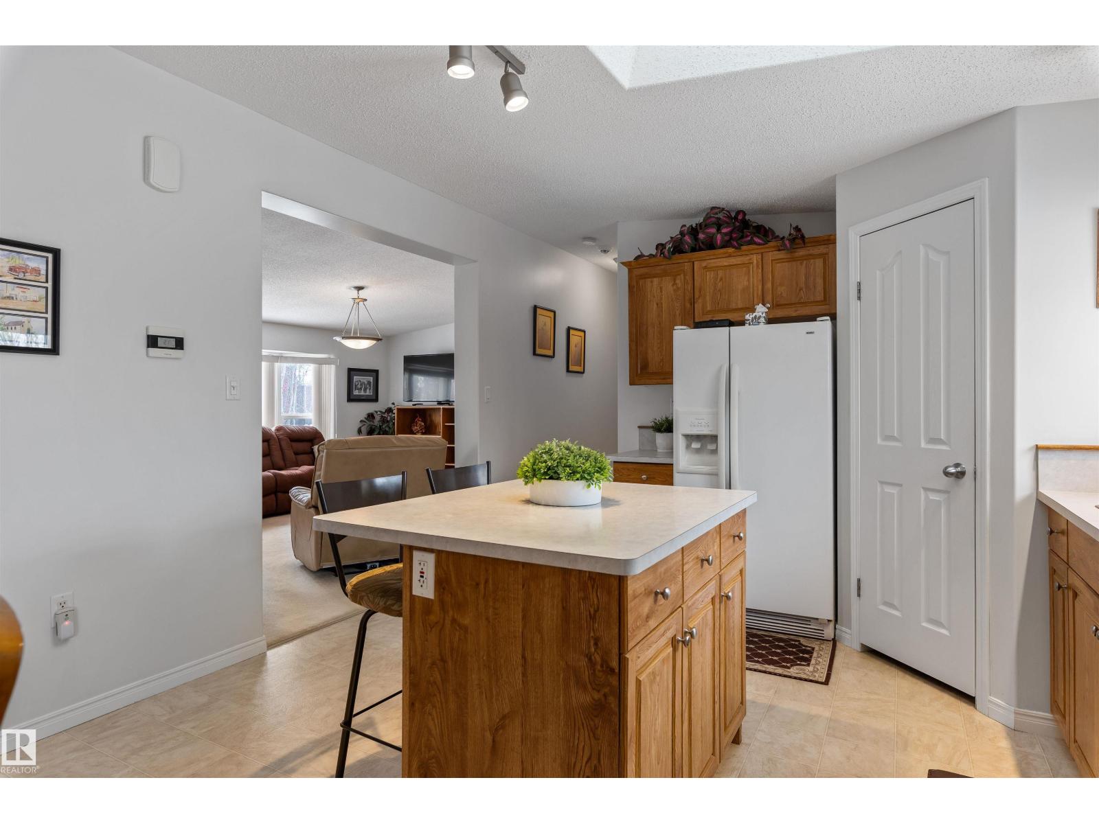 4901 48 AV — photo 20
