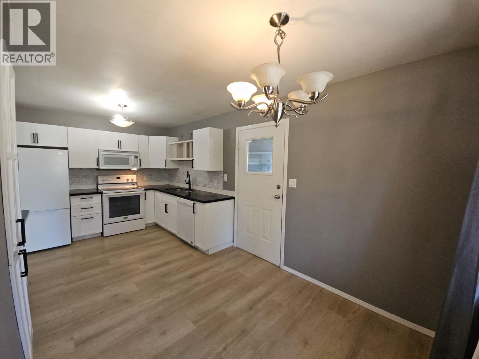 5237 42 Street NE - 11