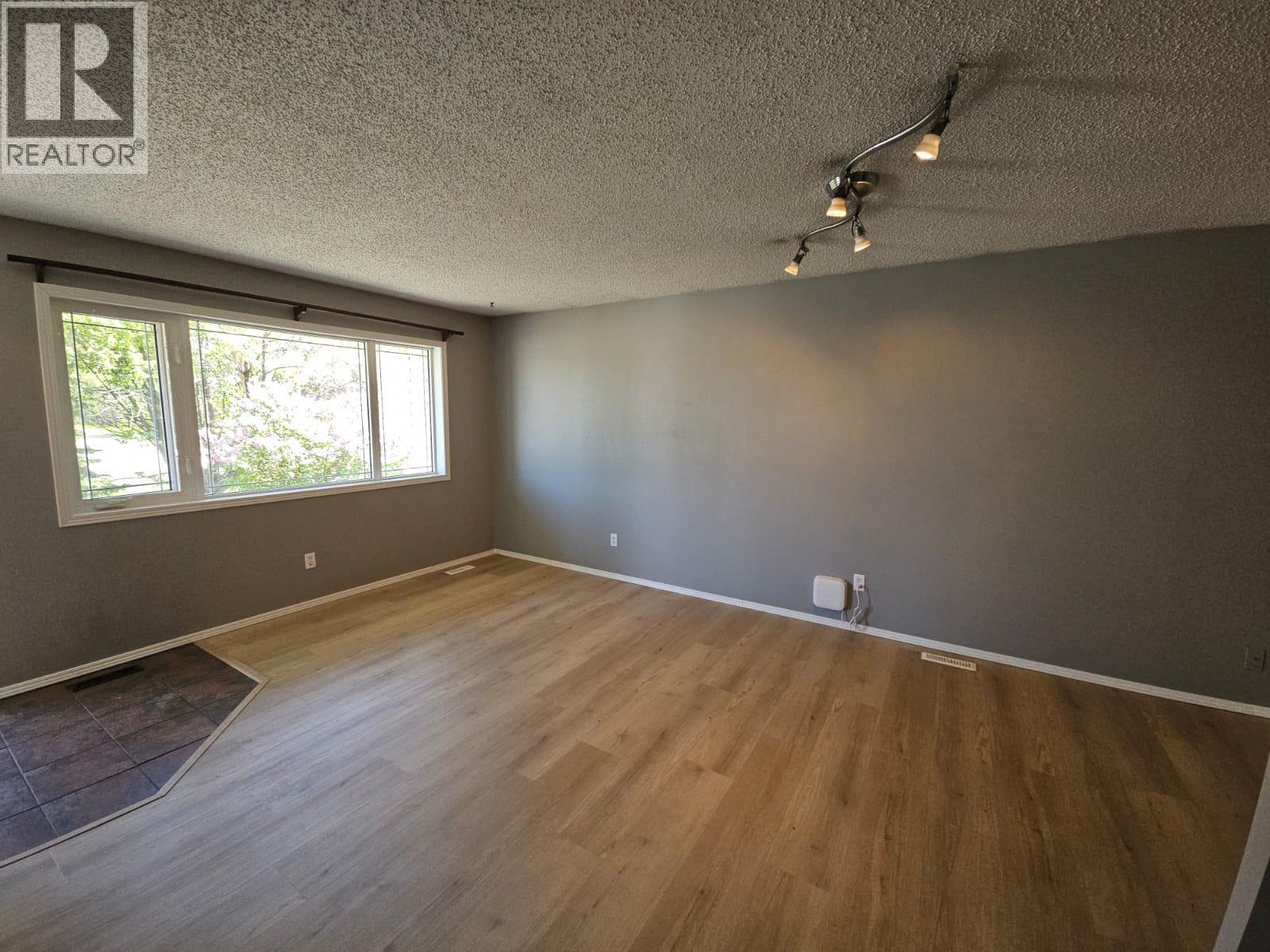 5237 42 Street NE - 10