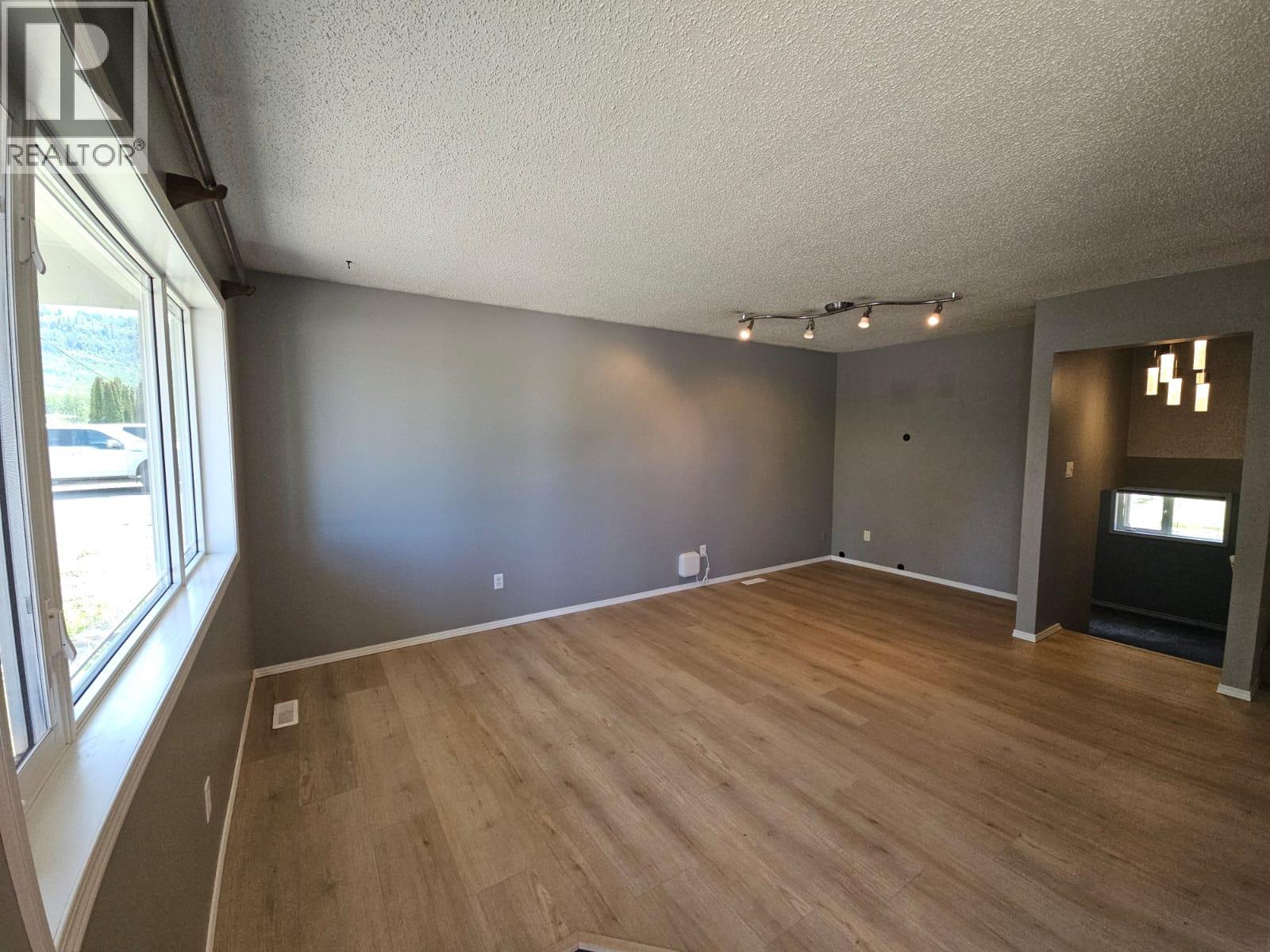 5237 42 Street NE - 9