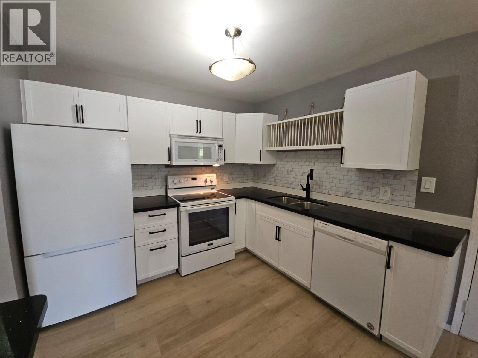 5237 42 Street NE - 12
