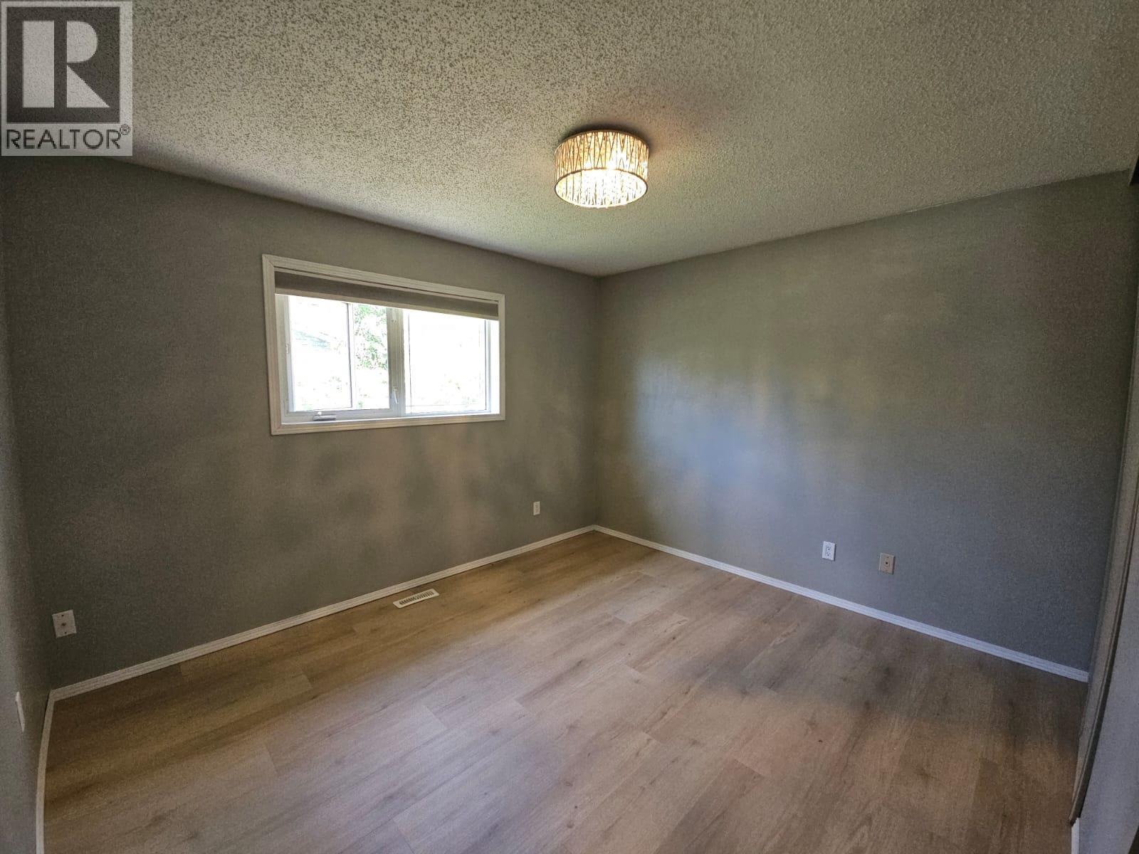 5237 42 Street NE - 16