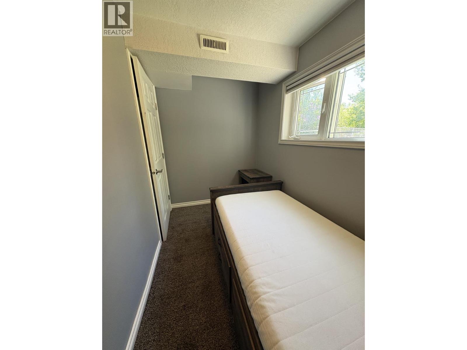5237 42 Street NE - 21