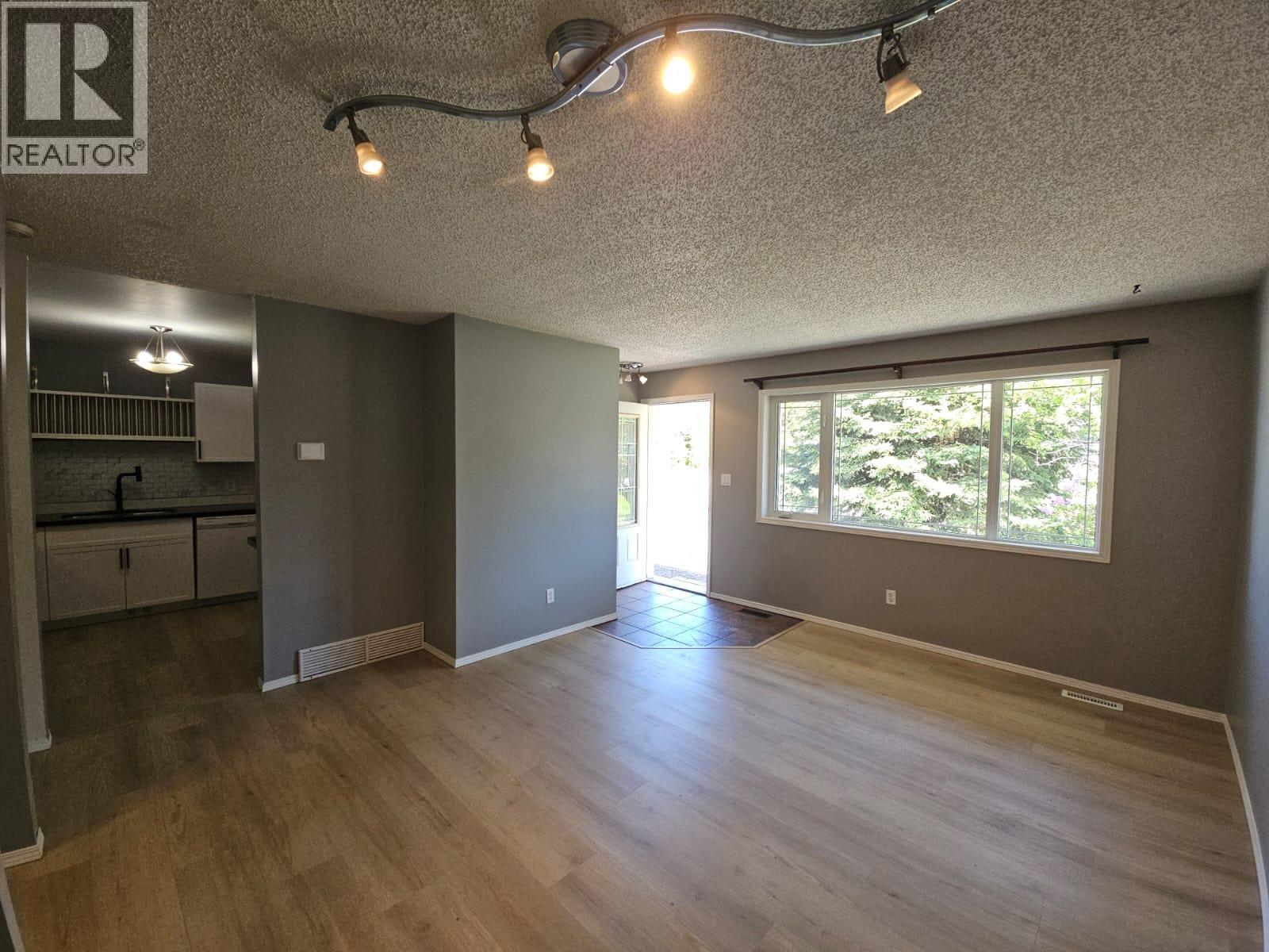5237 42 Street NE - 7