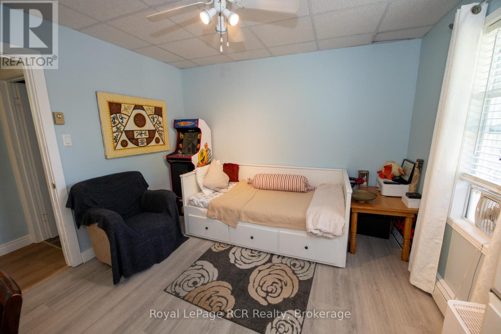 430 QUEEN STREET WEST STREET W - 2